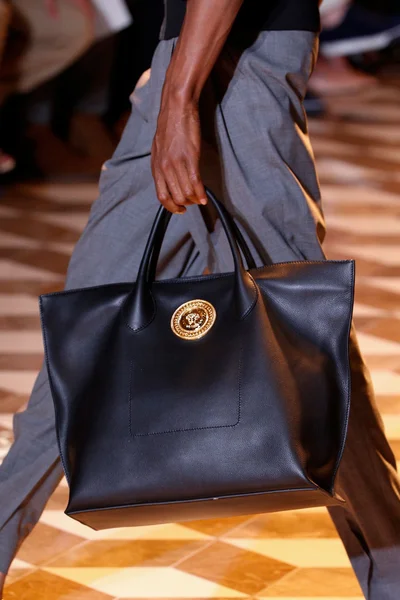 Look 60